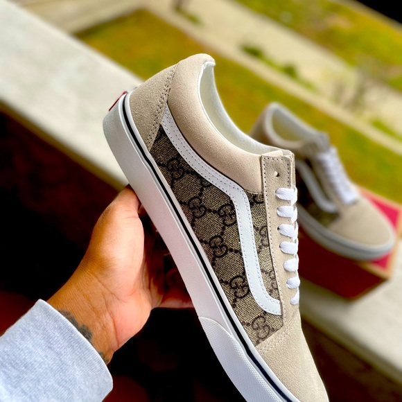 Custom Vans - Picture 6 of 7